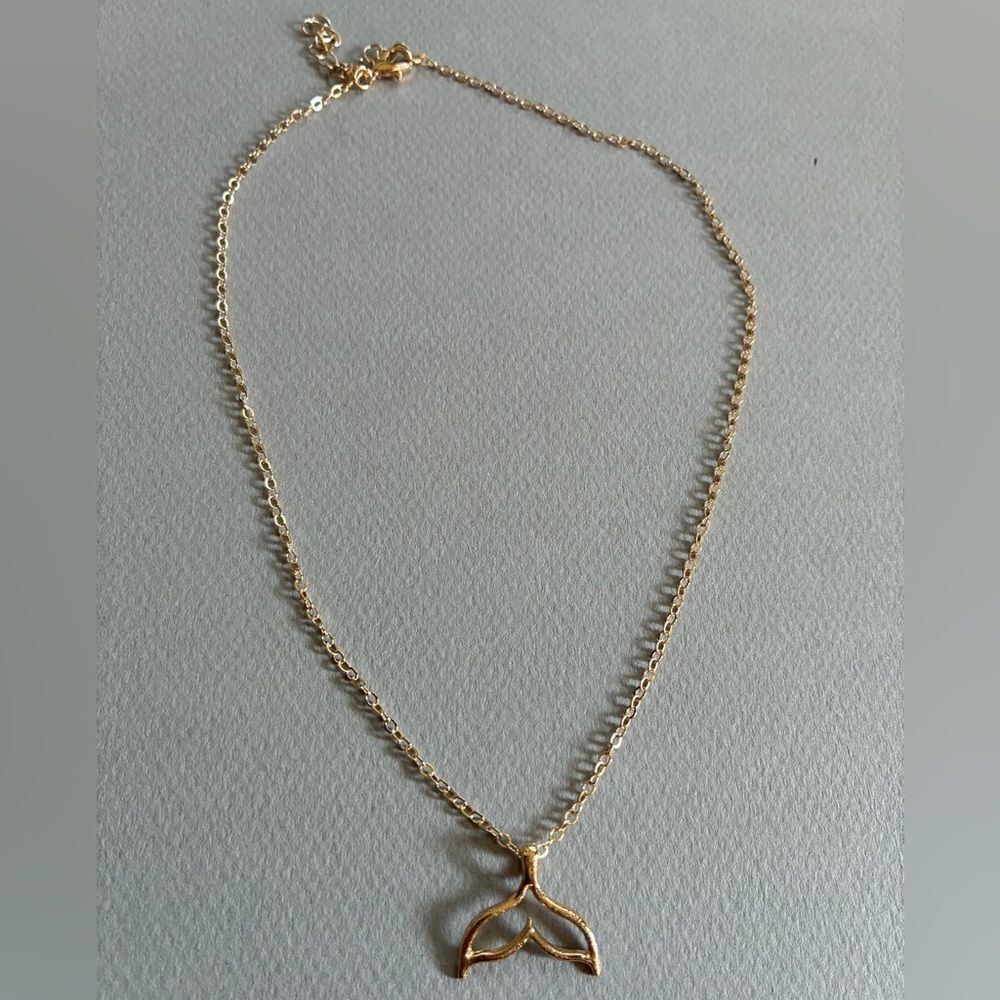 Gold Whale Tail Necklace M574 - Picture 4 of 4